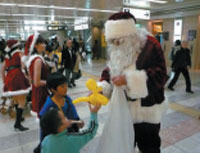 クリスマスサンタパレード