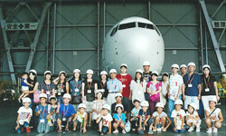 格納庫見学バスツアーの写真