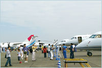 航空機及び空港車両展示会の写真