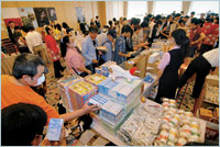 航空関係グッズ等の展示即売の写真