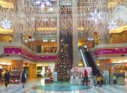 1ビルクリスマスツリーと光のカーテン