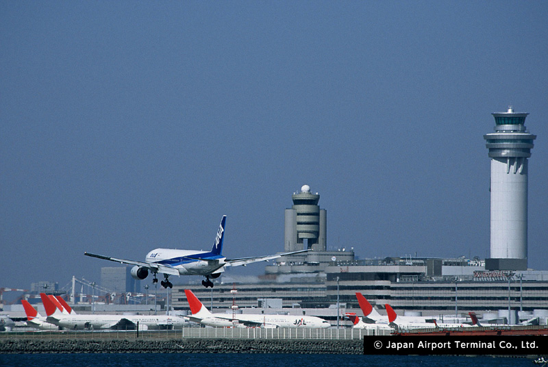 Beautiful moments at Haneda Airport