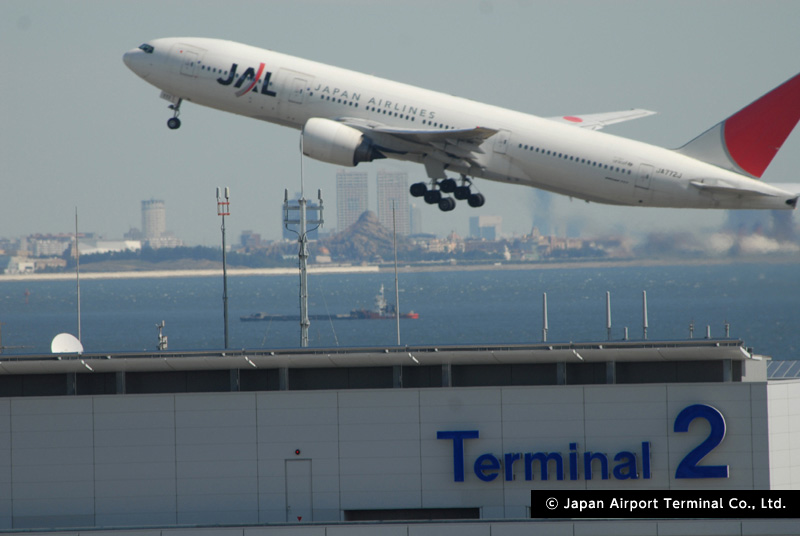 Beautiful moments at Haneda Airport