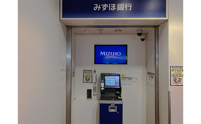 銀行、ATM