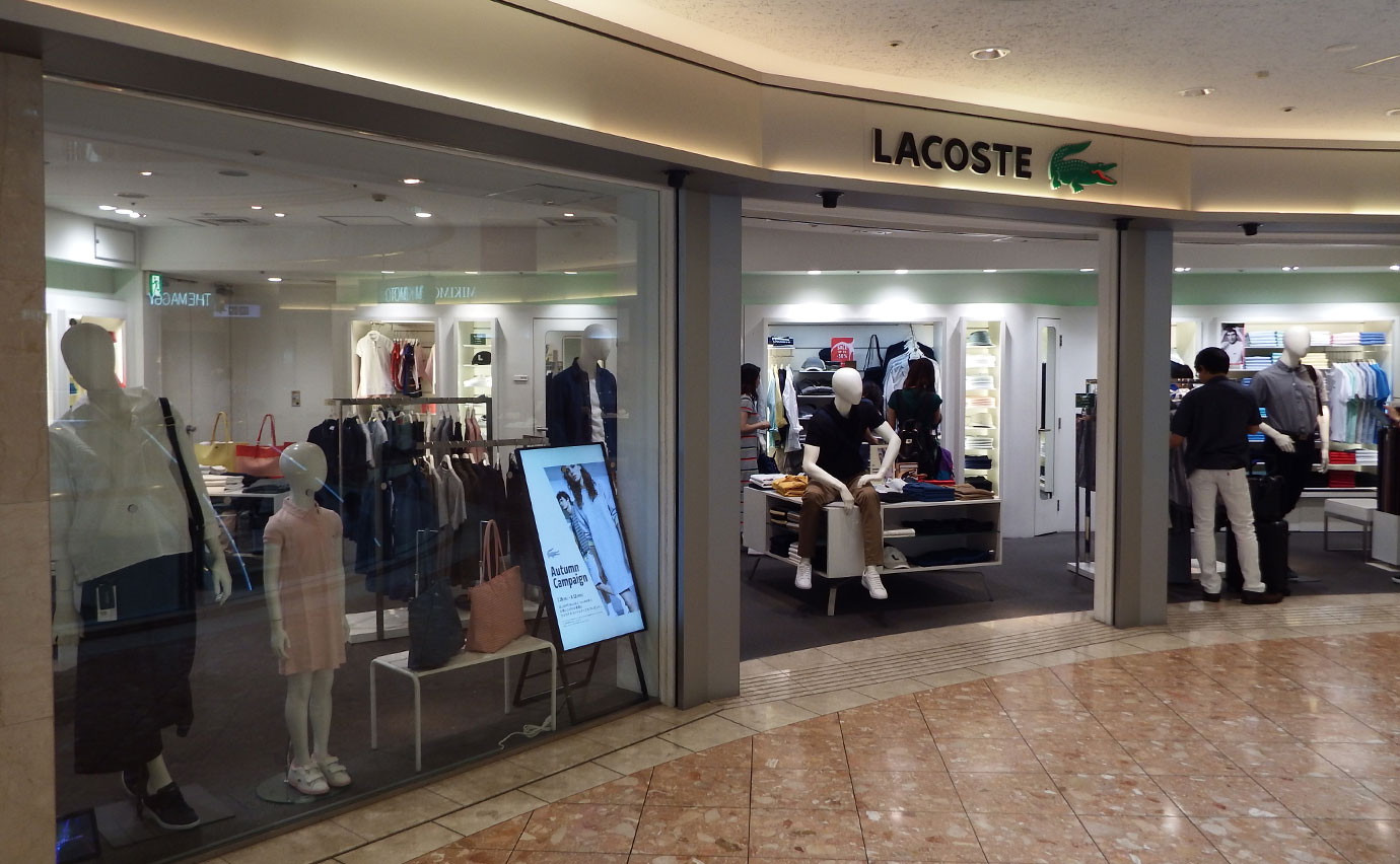 LACOSTEの外観