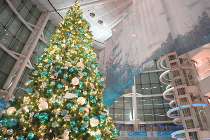 第2ターミナル2階のクリスマスツリー
