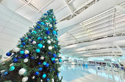 Christmas tree 2 on the 3rd floor of the international flight facility Terminal 2