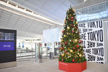 Christmas tree at Terminal 3