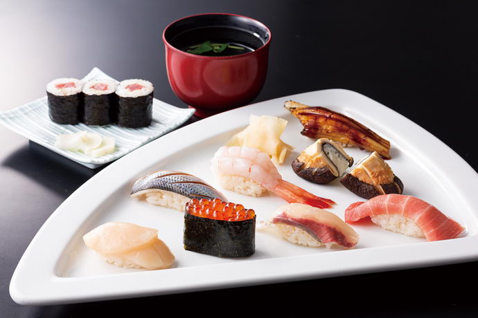Assorted nigiri sushi and hot soba noodles