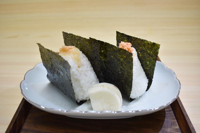 Rice balls (salmon and cod roe)